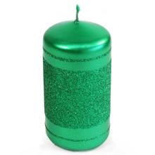 Zelená vianočná sviečka s glitrom a pruhmi.