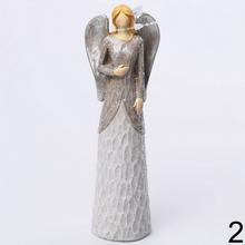 Dekoračný anjel so strieborným glitrom.