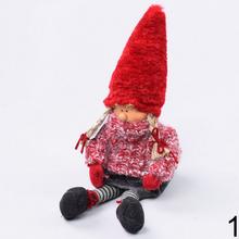 Textilné dekorácie chlapec a dievča s červenými čiapkami.