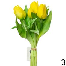 Kytica umelých tulipánov v mixe farieb.