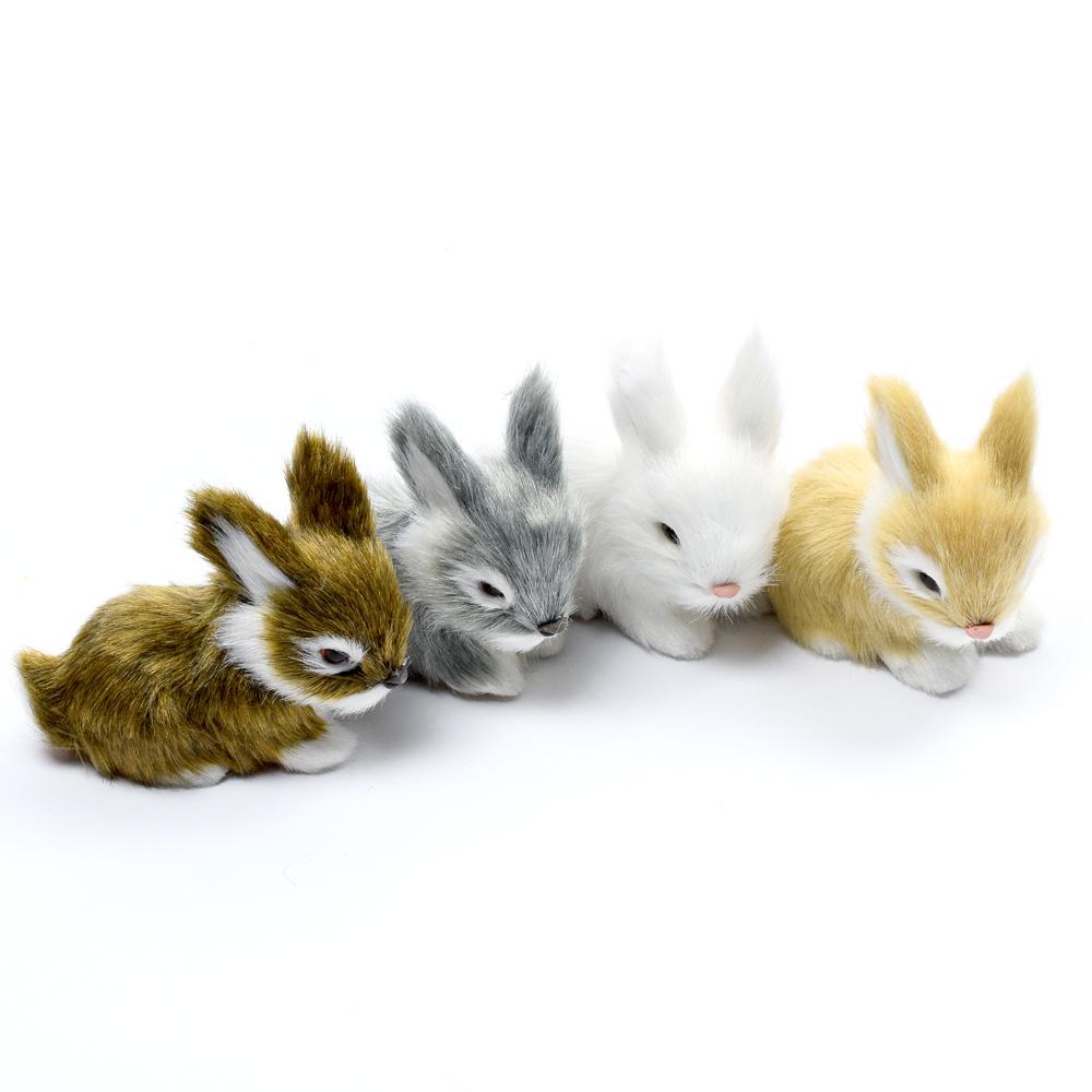 Súprava zajačikov v rôznych farbách.