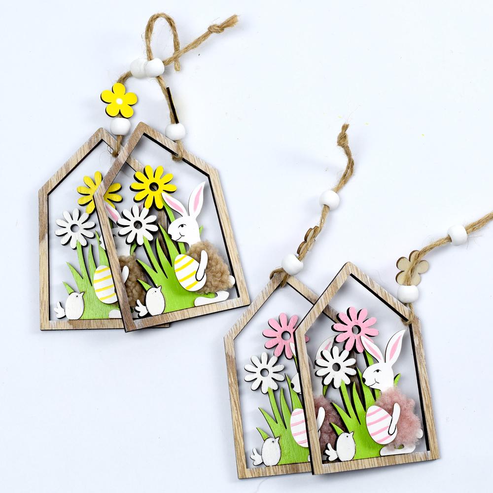 Závesný domček so zajacom a kvetmi, drevený, mix farieb.
