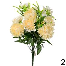 Kytica umelých chryzantém v mixe farieb.