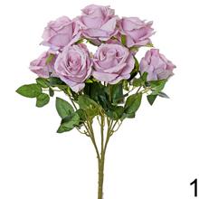 Kytica umelých ruží v svetlej a tmavej farbe.