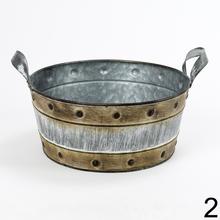 Obal misa z kovu s rozmermi 23x10,5 cm.