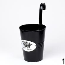 Obal na kvety v rôznych farbách s praktickým držadlom.