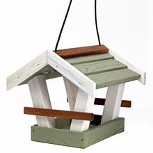 Dlhé sivé krmítko pre vtáky s drevenou konštrukciou.