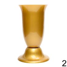 Sada vázičiek v bielej, zlatej a čiernej farbe.