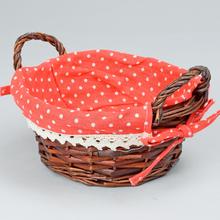 Prútený košík tmavohnedý s červenou bodkovanou látkou