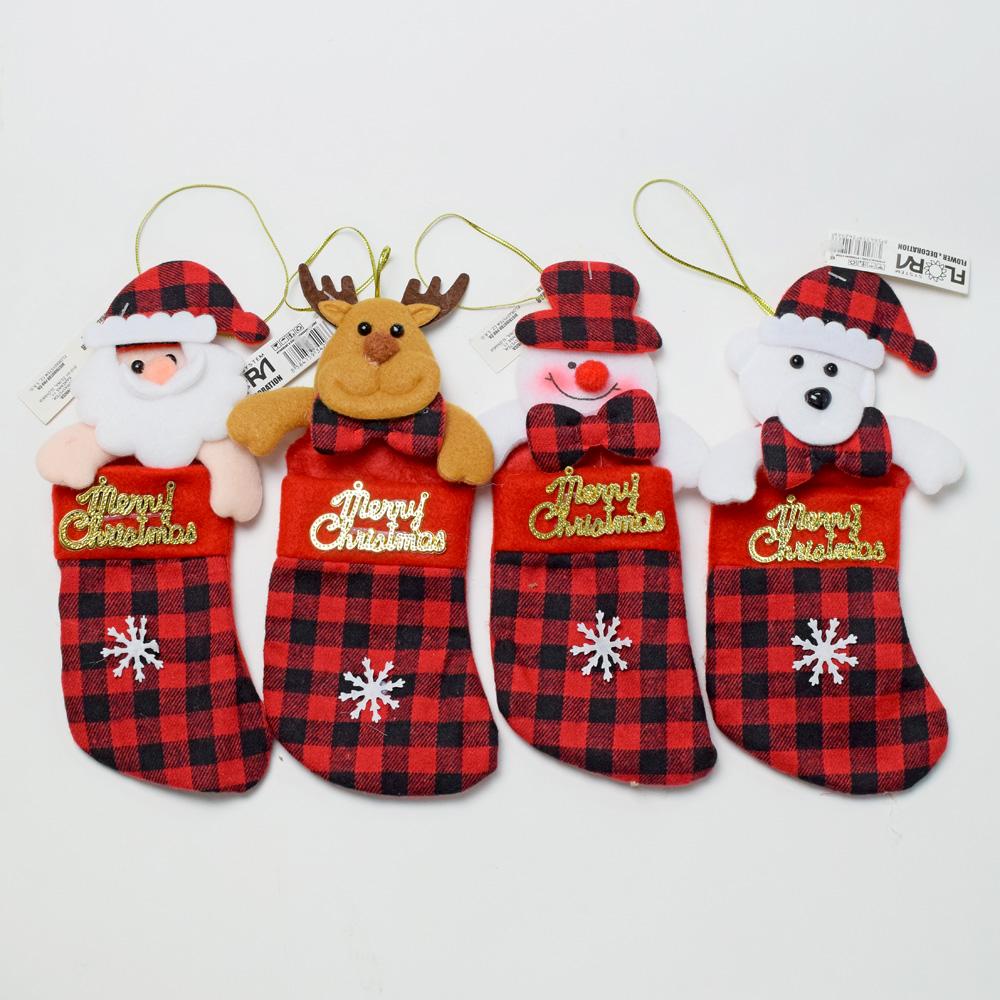 Vianočné ponožky s motívom Santa Clausa a jeleňa.