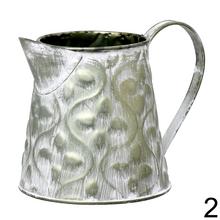 Mini váza džbán z kovu s zeleným ornamentom.