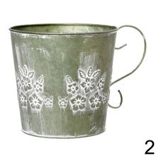 Obal s uchom z kovu v mixe farieb s kvetinovým vzorom.