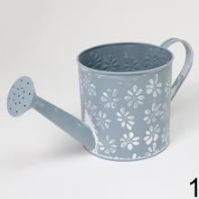 Malé kovové vázy v tvare krhly v mixe farieb.