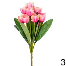 Kytica umelých tulipánov v žltej farbe.