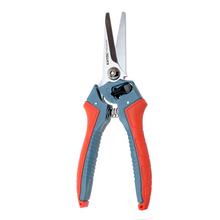 Viacúčelové nožnice s antikorovým ostrím a pružinou.