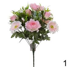 Kytica umelých kvetov s ružami, gerberami a pivonkami.