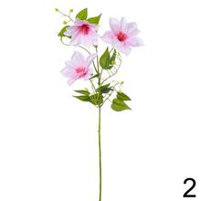 Umelé kvety clematis s tromi kvetmi a listami, 72 cm.