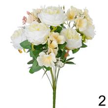 Kytica umelých ruží a drobných kvetov v mixe farieb.