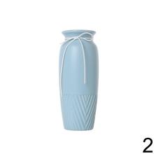 Obal váza s výrezom v mixe farieb, výška 25,5 cm.