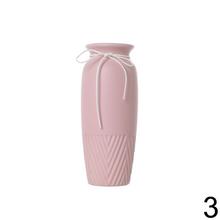 Obal váza s výrezom v mixe farieb, výška 25,5 cm.