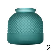 Sklenená váza v modrozelenej farbe s textúrovaným povrchom.