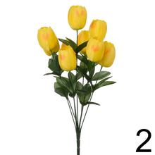 Kytica umelých tulipánov v mixe farieb.