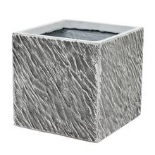 Mrazuvzdorný kvetináč v tvare štvorca v čiernej farbe.