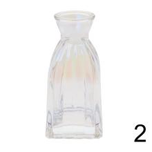 Holografická sklenená váza v rôznych tvaroch.