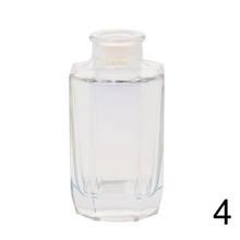 Holografická sklenená váza v rôznych tvaroch.