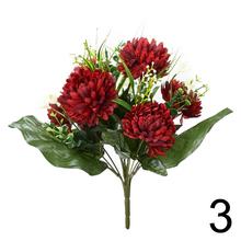 Kytica chryzantém s drobnou zeleňou v mixe farieb.