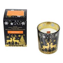 Voňavá sviečka v skle s vianočným motívom.