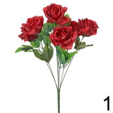 Kytica umelých ruží v mixe farieb.