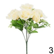 Kytica umelých ruží v mixe farieb.