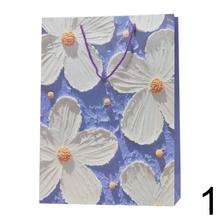 Darčeková taška s kvetinovým vzorom.