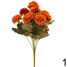 Kytica chryzantém mix s oranžovými, červenými a bielymi kvetmi.