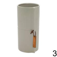 Keramický obal v japonskom štýle, mix farieb, výška 23 cm, priemer 11 cm.