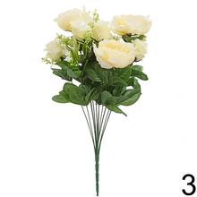 Kytica umelých kvetov s ružami a pivóniami v mixe farieb.