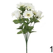 Kytica umelých kvetov s ružami, gerberami a gypsom.