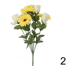 Kytica umelých kvetov s ružami, gerberami a gypsom.