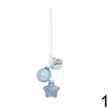 Vianočné guľe v modrej a tmavomodrej farbe s lesklým, matným a glitrovým povrchom.