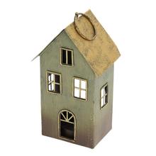 Zelený domček na čajovku z plechu.