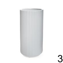 Váza keramická v mixe farieb, výška 23 cm, priemer 10,5 cm.