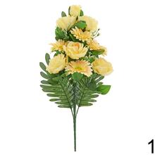 Kytica umelých kvetov s ružami a gerberami v žltej farbe.