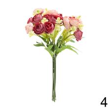 Kytica ranunkulus s mixom farieb.