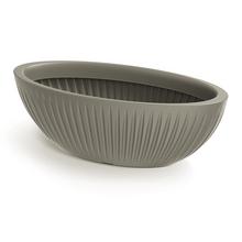 Obal Latia oválny v hnedej farbe.