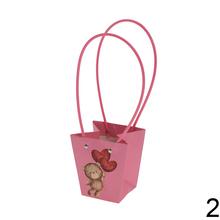 Taška s motívom medvedíka a srdca v mix farbách.