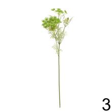 Umelé kvety v jesennom dizajne s žltými a zelenými detailmi.