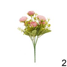 Umelá kytička ranunculus s drobnými kvetmi a zeleňou, mix farieb.