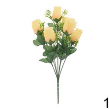 Kytica umelých ruží v mixe farieb.