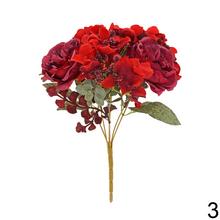 Kytica umelých kvetov s anglickými ružami a hortenziou.